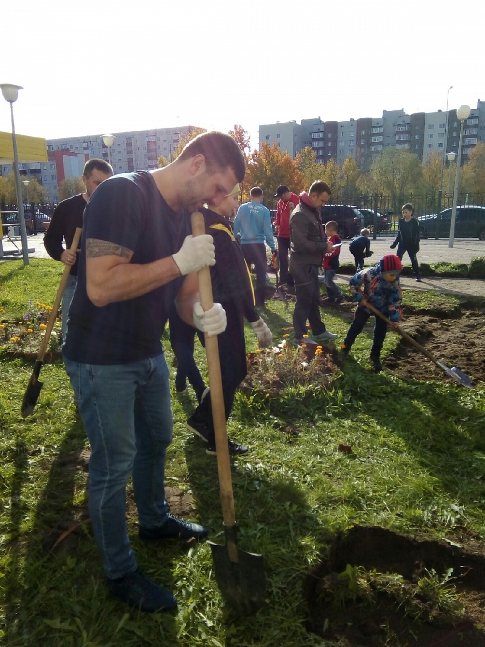 Папы помогли сделать гимназию краше